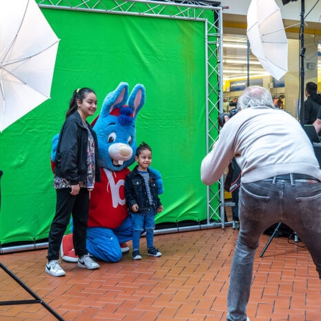 Bobo_fotoacties_Kinderentertainment_Winkelcentrumentertainment Op de foto met Bobo, Bobo inhuren, inhuren Bobo, event met Bobo, meet & greet met Bobo, Bobo meet & greet, kinderentertainment, entertainment voor kinderen, Winkelcentrumpromotie, promotie winkelcentrum, winkelcentrum entertainment, entertainment voor winkelcentrum, entertainmentbureau,