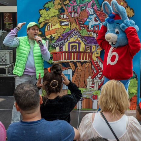 Bobo_kindershows_Winkelcentrumpromotie_Winkelcentrumentertainment Bobo show , Bobo show inhuren, Bobo show tv karakters inhuren, tv karakters festival, kinderentertainment, entertainment voor kinderen, Winkelcentrumpromotie, promotie winkelcentrum, winkelcentrum entertainment, entertainment voor winkelcentrum, entertainmentbureau, Liedjes show, kinder show, muziek show, Bobo ontmoeten, Bobo, Tjerk en Krabbel