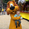 Loekie de Leeuw mascotte huren voor publiekstrekker in winkelcentrum