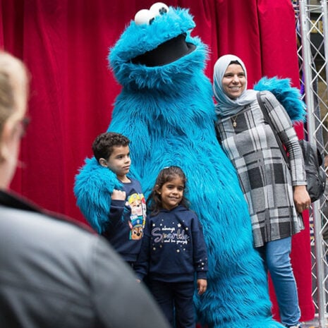 Koekiemonster_Kidshelden_Winkelcentrumpromotie_Winkelcentrum-entertainment Koekiemonster meet and greet huren, mascotte voor kinderen