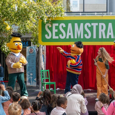 Sesamstraat-Kindershow_kinderentertainment_kidsevent Sesamstraat show , Sesamstraat show inhuren, Sesamstraat show tv karakters inhuren, tv karakters festival, kinderentertainment, entertainment voor kinderen, Winkelcentrumpromotie, promotie winkelcentrum, winkelcentrum entertainment, entertainment voor winkelcentrum, entertainmentbureau,Sesamstraat show Het Grote Straatfeest, Sesamstraat show, Liedjes show, kinder show, muziek show, Sesamstraat ontmoeten, Bert en Ernie, Elmo, Koekiemonster, Tommie