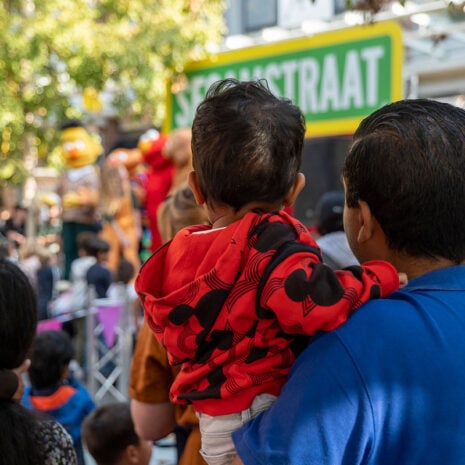 Sesamstraatshow_Kindershow_Sesamstraat-in-tour Sesamstraat show , Sesamstraat show inhuren, Sesamstraat show tv karakters inhuren, tv karakters festival, kinderentertainment, entertainment voor kinderen, Winkelcentrumpromotie, promotie winkelcentrum, winkelcentrum entertainment, entertainment voor winkelcentrum, entertainmentbureau,Sesamstraat show Het Grote Straatfeest, Sesamstraat show, Liedjes show, kinder show, muziek show, Sesamstraat ontmoeten, Bert en Ernie, Elmo, Koekiemonster, Tommie