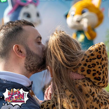 Winkelcentrumpromotie_Winkelcentrumentertainment_Kidshelden-festival mascotte inhuren voor winkelcentrum event